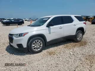 2021 Chevrolet Traverse LS z VIN 1GNERFKW6MJ242685, wystawiony jako Copart lot #68121205 z przebiegiem 55 853 mil mil oraz Szkoda całkowita • Salvage title. Historia ofert i sprzedaży dostępna na DreamBid. Obrazek 1.