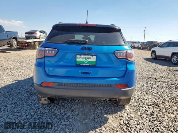 2019 Jeep Compass Altitude with VIN 3C4NJCBB3KT743292, listed as a Copart auction lot 70115335 with 59,561 mi miles and Salvage title. Bid and sale history available at DreamBid. Image 6.