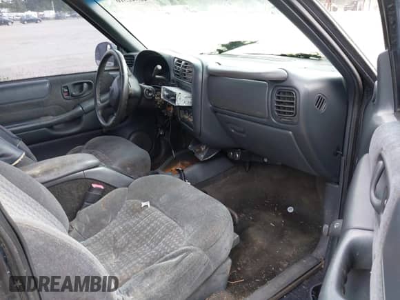 1998 Chevrolet S-10 LS with VIN 1GCCS19X0W8190289, listed as a IAAI auction lot 42342516 with Not provided miles and . Bid and sale history available at DreamBid. Image 5.