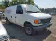 2006 Ford Econoline Cargo z VIN 1FTNE24L56HA39233, wystawiony jako Copart lot #58925185 z przebiegiem 207 953 mil mil oraz Szkoda całkowita • Salvage title. Historia ofert i sprzedaży dostępna na DreamBid. Obrazek 4.