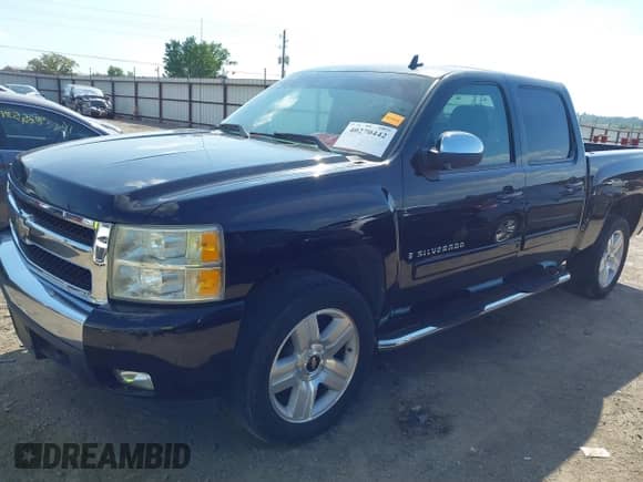 2008 Chevrolet Silverado 1500 2LT z VIN 3GCEC13J98G306354, wystawiony jako IAAI lot #40270442 z przebiegiem 171 085 mil mil oraz . Historia ofert i sprzedaży dostępna na DreamBid. Obrazek 17.