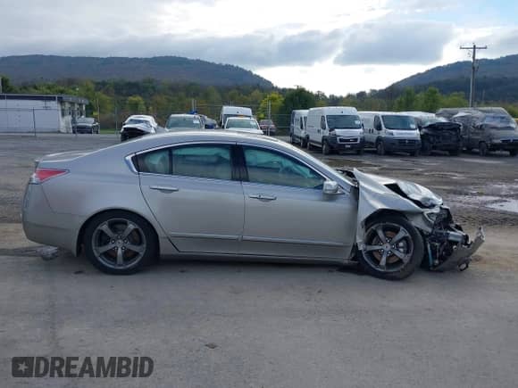 2010 Acura TL Technology с VIN 19UUA9F50AA007792, выставлен на аукционе IAAI как лот 43423943 с пробегом 83 563 миль миль и . История ставок и продаж доступна на DreamBid. Изображение 13.