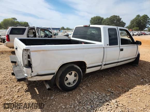 1998 Chevrolet Silverado 1500 z VIN 1GCEC19R3WR111344, wystawiony jako Copart lot #70771365 z przebiegiem 215 634 mil mil oraz Szkoda całkowita • Salvage title. Historia ofert i sprzedaży dostępna na DreamBid. Obrazek 3.