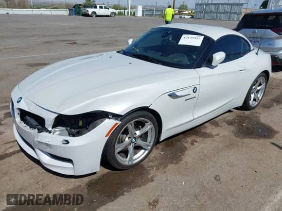 2015 BMW Z4 sDrive28i с VIN WBALL5C53FP557183, выставлен на аукционе IAAI как лот 42145557 с пробегом 123 319 миль миль и . История ставок и продаж доступна на DreamBid. Изображение 2.