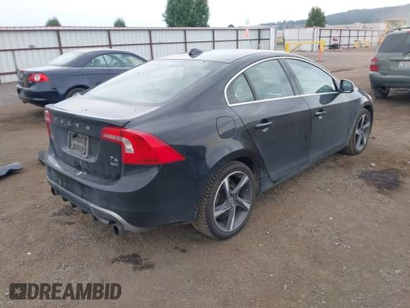 2013 Volvo S60 T6 R-Design Platinum с VIN YV1902FH9D1231456, выставлен на аукционе IAAI как лот 42788938 с пробегом 140 730 миль миль и . История ставок и продаж доступна на DreamBid. Изображение 4.