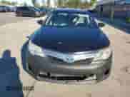 2013 Toyota Camry LE z VIN 4T1BD1FK0DU092684, wystawiony jako Copart lot #84999485 z przebiegiem 458 354 mil mil oraz Czysty tytuł • Clean title. Historia ofert i sprzedaży dostępna na DreamBid. Obrazek 5.