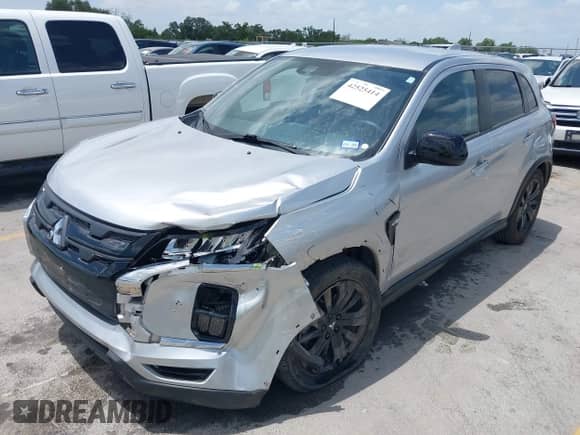 2023 Mitsubishi Outlander ES z VIN JA4ARUAU5PU016999, wystawiony jako IAAI lot #42525414 z przebiegiem 15 010 mil mil oraz . Historia ofert i sprzedaży dostępna na DreamBid. Obrazek 6.