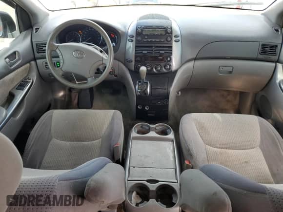 2009 Toyota Sienna LE z VIN 5TDZK23C49S244084, wystawiony jako Copart lot #58256225 z przebiegiem 303 261 mil mil oraz Szkoda całkowita • Salvage title. Historia ofert i sprzedaży dostępna na DreamBid. Obrazek 8.