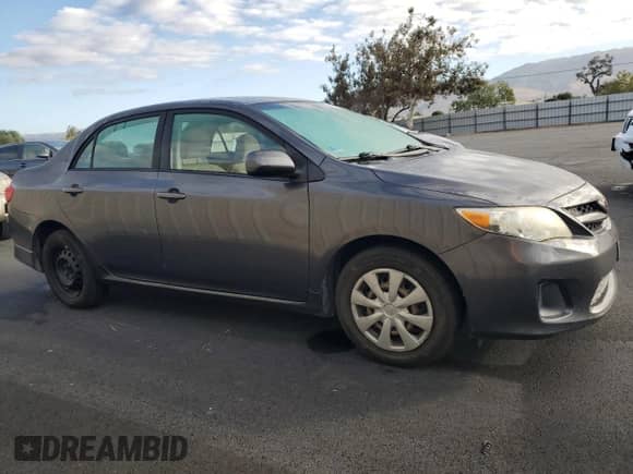 2011 Toyota Corolla L z VIN JTDBU4EE3B9164253, wystawiony jako Copart lot #86123385 z przebiegiem 152 520 mil mil oraz Szkoda całkowita • Salvage title. Historia ofert i sprzedaży dostępna na DreamBid. Obrazek 4.