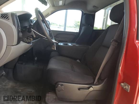 2013 Chevrolet Silverado 1500 Work Truck z VIN 1GCNKPEX8DZ174642, wystawiony jako Copart lot #61579325 z przebiegiem 196 008 mil mil oraz Szkoda całkowita • Salvage title. Historia ofert i sprzedaży dostępna na DreamBid. Obrazek 7.