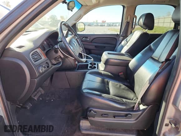 2011 Chevrolet Tahoe LT with VIN 1GNSKBE04BR256266, listed as a Copart auction lot 90235365 with 314,852 mi miles and Clean title. Bid and sale history available at DreamBid. Image 7.