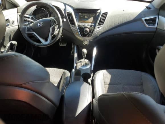 2013 Hyundai Veloster w/Black Int z VIN KMHTC6AD2DU144524, wystawiony jako Copart lot #86604965 z przebiegiem 101 979 mil mil oraz Czysty tytuł • Clean title. Historia ofert i sprzedaży dostępna na DreamBid. Obrazek 8.