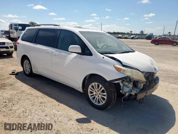 2012 Toyota Sienna XLE AAS z VIN 5TDYK3DC7CS236651, wystawiony jako Copart lot #83776455 z przebiegiem 172 156 mil mil oraz Czysty tytuł • Clean title. Historia ofert i sprzedaży dostępna na DreamBid. Obrazek 4.