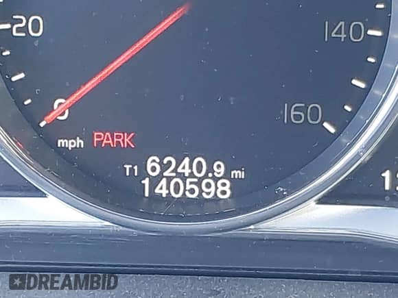 2017 Volvo S60 Inscription с VIN LYV402HKXHB137304, выставлен на аукционе IAAI как лот 41415830 с пробегом 140 598 миль миль и . История ставок и продаж доступна на DreamBid. Изображение 15.