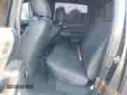 2017 Toyota Tacoma SR5 z VIN 3TMBZ5DNXHM006866, wystawiony jako IAAI lot #42889246 z przebiegiem 128 580 mil mil oraz . Historia ofert i sprzedaży dostępna na DreamBid. Obrazek 8.