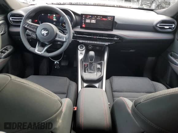 2024 Dodge Hornet R/T z VIN ZACPDFCW1R3A31052, wystawiony jako Copart lot #49238695 z przebiegiem 4 683 mil mil oraz Czysty tytuł • Clean title. Historia ofert i sprzedaży dostępna na DreamBid. Obrazek 8.