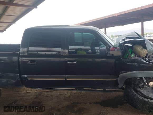 2007 Chevrolet Silverado 2500HD LT3 z VIN 1GCHK23D07F176934, wystawiony jako IAAI lot #42369221 z przebiegiem Nie podano mil oraz . Historia ofert i sprzedaży dostępna na DreamBid. Obrazek 13.