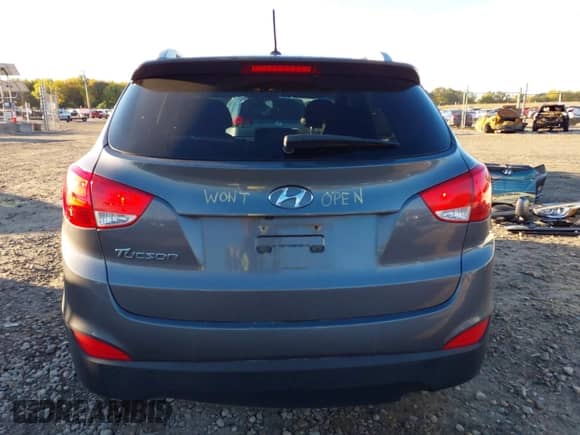 2015 Hyundai Tucson SE with VIN KM8JU3AGXFU050794, listed as a IAAI auction lot 43440138 with 161,385 mi miles and . Bid and sale history available at DreamBid. Image 17.