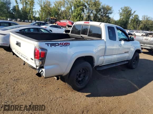 2022 Toyota Tacoma SR z VIN 3TYSZ5AN0NT080091, wystawiony jako Copart lot #70502085 z przebiegiem 72 221 mil mil oraz Szkoda całkowita • Salvage title. Historia ofert i sprzedaży dostępna na DreamBid. Obrazek 3.
