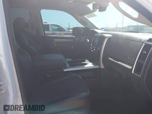 2019 Ram 1500 Big Horn z VIN 1C6RR6LT0KS586476, wystawiony jako IAAI lot #42810074 z przebiegiem 87 551 mil mil oraz . Historia ofert i sprzedaży dostępna na DreamBid. Obrazek 5.