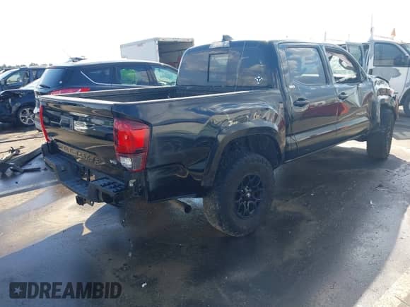 2023 Toyota Tacoma SR z VIN 3TYCZ5AN1PT120606, wystawiony jako IAAI lot #43248985 z przebiegiem 22 332 mil mil oraz . Historia ofert i sprzedaży dostępna na DreamBid. Obrazek 4.
