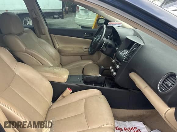 2013 Nissan Maxima SV z VIN 1N4AA5AP8DC823148, wystawiony jako Copart lot #71074765 z przebiegiem 153 089 mil mil oraz Czysty tytuł • Clean title. Historia ofert i sprzedaży dostępna na DreamBid. Obrazek 5.