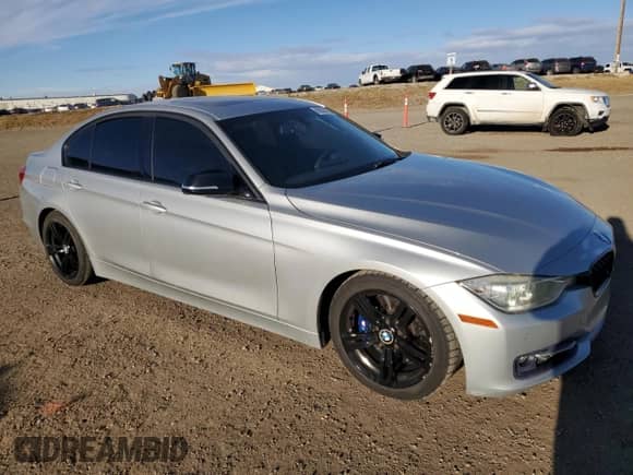 2012 BMW 3 Series 335i с VIN WBA3A9C52CF270786, выставлен на аукционе Copart как лот 90939175 с пробегом 181 695 миль миль и Чистый • Clean title. История ставок и продаж доступна на DreamBid. Изображение 4.