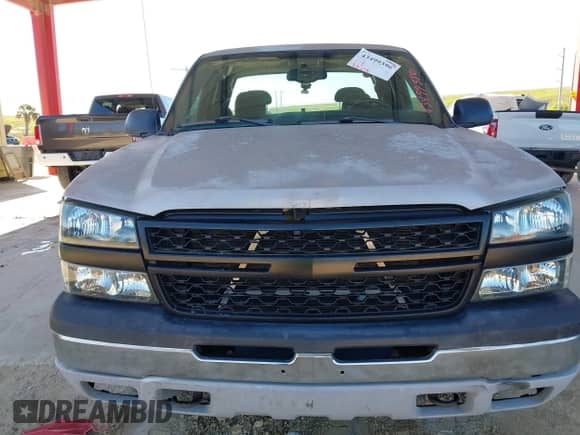 2004 Chevrolet Silverado 1500 Z71 z VIN 1GCEK19V04E259987, wystawiony jako IAAI lot #43499396 z przebiegiem 172 435 mil mil oraz . Historia ofert i sprzedaży dostępna na DreamBid. Obrazek 6.