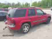 2002 Chevrolet TrailBlazer LS z VIN 1GNDT13S622226389, wystawiony jako IAAI lot #42361868 z przebiegiem 130 231 mil mil oraz . Historia ofert i sprzedaży dostępna na DreamBid. Obrazek 4.