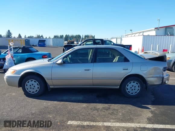 1998 Toyota Camry LE with VIN JT2BG22K3W0151088, listed as a IAAI auction lot 41429977 with 435,394 mi miles and . Bid and sale history available at DreamBid. Image 14.