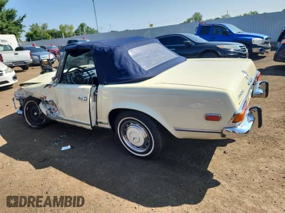 1971 Mercedes-Benz SL z VIN 11304412022259, wystawiony jako Copart lot #67759675 z przebiegiem 21 477 mil mil oraz Szkoda całkowita • Salvage title. Historia ofert i sprzedaży dostępna na DreamBid. Obrazek 2.