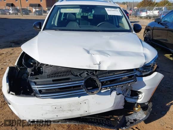 2017 Volkswagen Tiguan Sport с VIN WVGUV7AX7HK016232, выставлен на аукционе IAAI как лот 41639924 с пробегом 38 614 миль миль и . История ставок и продаж доступна на DreamBid. Изображение 6.