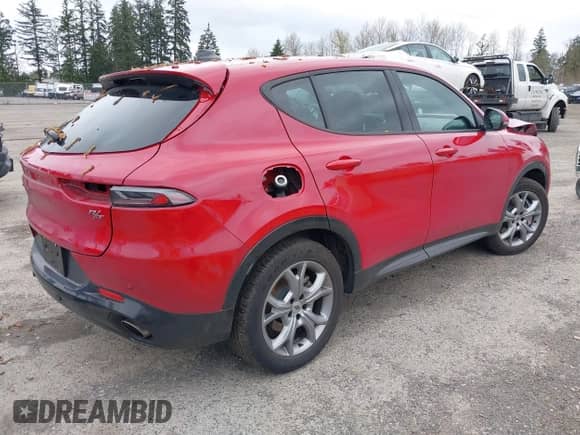 2024 Dodge Hornet R/T z VIN ZACPDFCW3R3A31053, wystawiony jako IAAI lot #41910528 z przebiegiem 12 072 mil mil oraz . Historia ofert i sprzedaży dostępna na DreamBid. Obrazek 4.