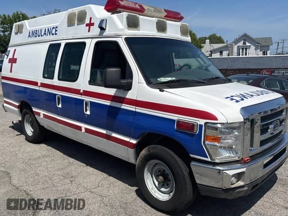 2008 Ford Econoline Cargo with VIN 1FDSS34P68DB13740, listed as a Copart auction lot 61424005 with 130,968 mi miles and Clean title. Bid and sale history available at DreamBid. Image 1.