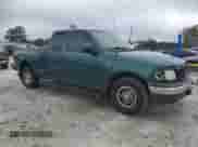 2000 Ford F-150 XL z VIN 2FTRX07L1YCA71635, wystawiony jako Copart lot #47196175 z przebiegiem Nie podano mil oraz Nie do naprawy • Non repairable. Historia ofert i sprzedaży dostępna na DreamBid. Obrazek 4.