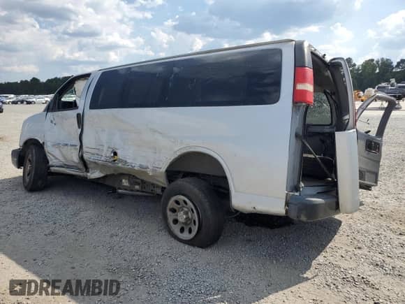 2014 Chevrolet Express Passenger LS с VIN 1GNSGBF48E1184848, выставлен на аукционе Copart как лот 81589595 с пробегом 143 995 миль миль и Списание • Salvage title. История ставок и продаж доступна на DreamBid. Изображение 2.