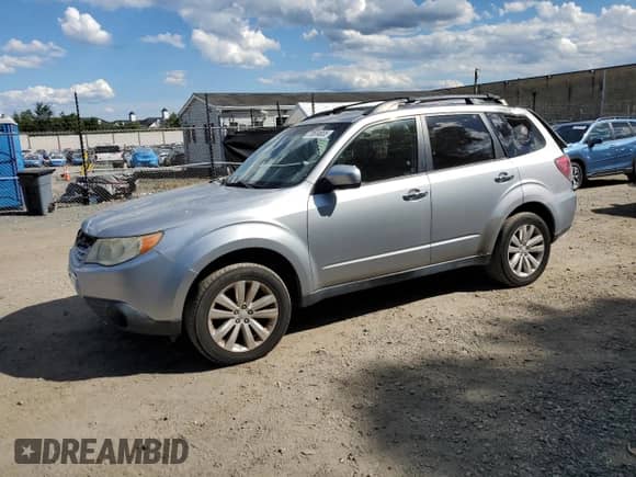 2013 Subaru Forester X Limited z VIN JF2SHAEC8DH434315, wystawiony jako Copart lot #70504655 z przebiegiem 139 261 mil mil oraz Szkoda całkowita • Salvage title. Historia ofert i sprzedaży dostępna na DreamBid. Obrazek 1.