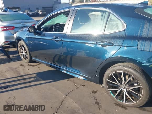 2021 Toyota Camry SE Nightshade z VIN 4T1G11AK1MU532174, wystawiony jako IAAI lot #43458375 z przebiegiem 53 698 mil mil oraz . Historia ofert i sprzedaży dostępna na DreamBid. Obrazek 15.