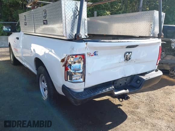 2018 Ram 1500 Tradesman z VIN 3C6JR6DG2JG250882, wystawiony jako IAAI lot #42892802 z przebiegiem 281 725 mil mil oraz . Historia ofert i sprzedaży dostępna na DreamBid. Obrazek 6.