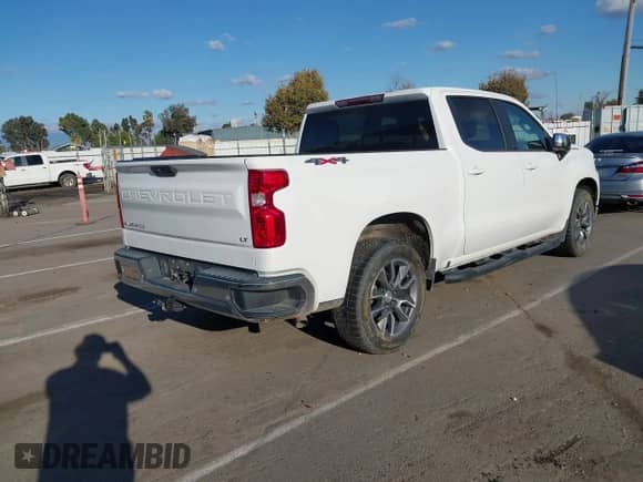 2020 Chevrolet Silverado 1500 LT z VIN 3GCPYDEKXLG253223, wystawiony jako IAAI lot #43412980 z przebiegiem 109 230 mil mil oraz . Historia ofert i sprzedaży dostępna na DreamBid. Obrazek 4.