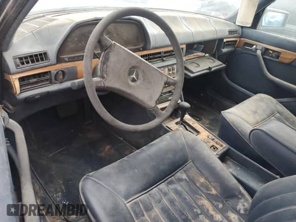1982 Mercedes-Benz 300 SD с VIN WDBCB20AXCB019061, выставлен на аукционе Copart как лот 50414405 с пробегом 193 489 миль миль и Чистый • Clean title. История ставок и продаж доступна на DreamBid. Изображение 8.