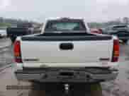 2001 GMC Sierra 1500 SLE z VIN 2GTEC19V011379010, wystawiony jako Copart lot #58369355 z przebiegiem 311 491 mil mil oraz Szkoda całkowita • Salvage title. Historia ofert i sprzedaży dostępna na DreamBid. Obrazek 6.