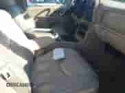 2005 Chevrolet Tahoe LS с VIN 1GNEK13T35J144291, выставлен на аукционе IAAI как лот 43441283 с пробегом Не указан миль и . История ставок и продаж доступна на DreamBid. Изображение 5.