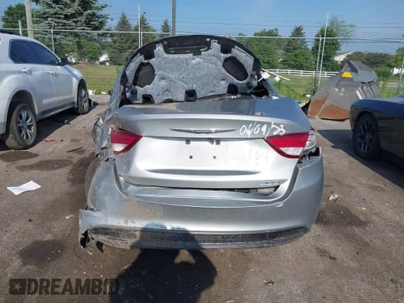 2015 Chrysler 200 LX with VIN 1C3CCCFB6FN702161, listed as a IAAI auction lot 42509083 with 63,808 mi miles and . Bid and sale history available at DreamBid. Image 16.