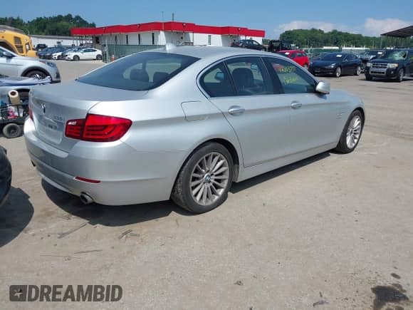 2012 BMW 5 Series 535i xDrive с VIN WBAFU7C55CDU61879, выставлен на аукционе IAAI как лот 42803777 с пробегом 196 729 миль миль и . История ставок и продаж доступна на DreamBid. Изображение 4.