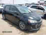 2017 Chevrolet Sonic LT z VIN 1G1JD6SHXH4177764, wystawiony jako IAAI lot #42358642 z przebiegiem 105 409 mil mil oraz . Historia ofert i sprzedaży dostępna na DreamBid. Obrazek 1.