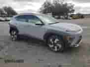 2024 Hyundai Kona Limited с VIN KM8HECA33RU049225, выставлен на аукционе Copart как лот 84205214 с пробегом 3 416 миль миль и Списание • Salvage title. История ставок и продаж доступна на DreamBid. Изображение 4.