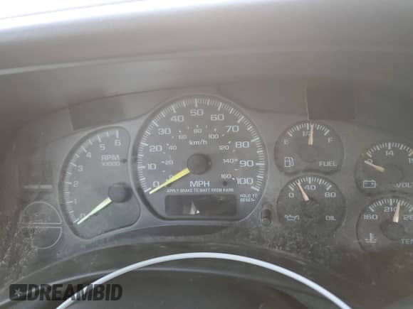 2000 Chevrolet Silverado 1500 LS z VIN 1GCEC19V5YZ152381, wystawiony jako Copart lot #84185245 z przebiegiem Nie podano mil oraz Czysty tytuł • Clean title. Historia ofert i sprzedaży dostępna na DreamBid. Obrazek 9.