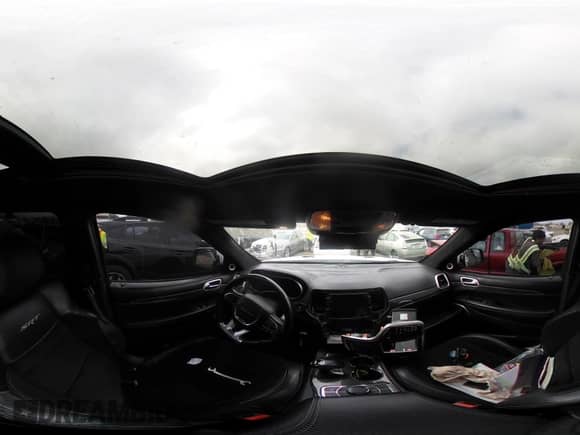 2015 Jeep Grand Cherokee SRT z VIN 1C4RJFDJ5FC190072, wystawiony jako IAAI lot #42980152 z przebiegiem 90 580 mil mil oraz . Historia ofert i sprzedaży dostępna na DreamBid. Obrazek 22.