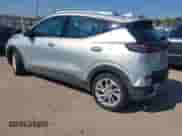 2023 Chevrolet Bolt EUV LT z VIN 1G1FY6S04P4149039, wystawiony jako IAAI lot #43146702 z przebiegiem 84 579 mil mil oraz . Historia ofert i sprzedaży dostępna na DreamBid. Obrazek 3.